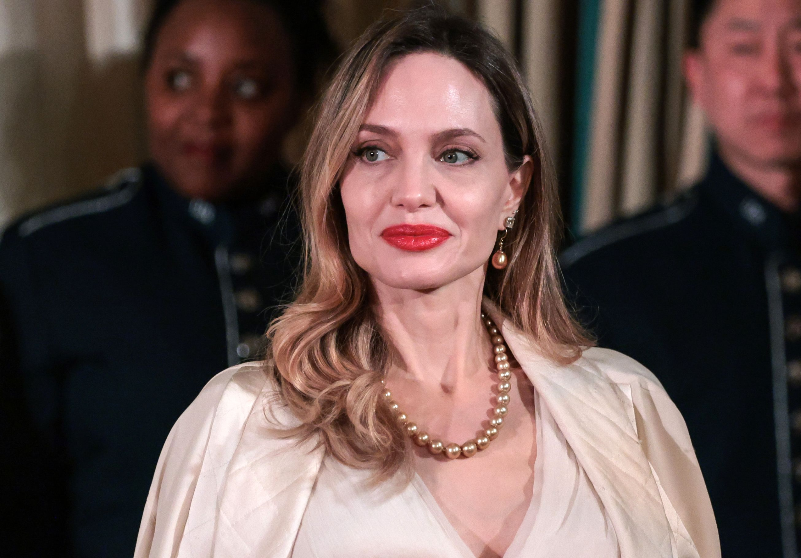 Intip Kekayaan Angelina Jolie Mempunyai Kekayaan Rp 1,75 Triliun